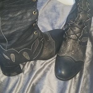 Le' artiste boots NWOT